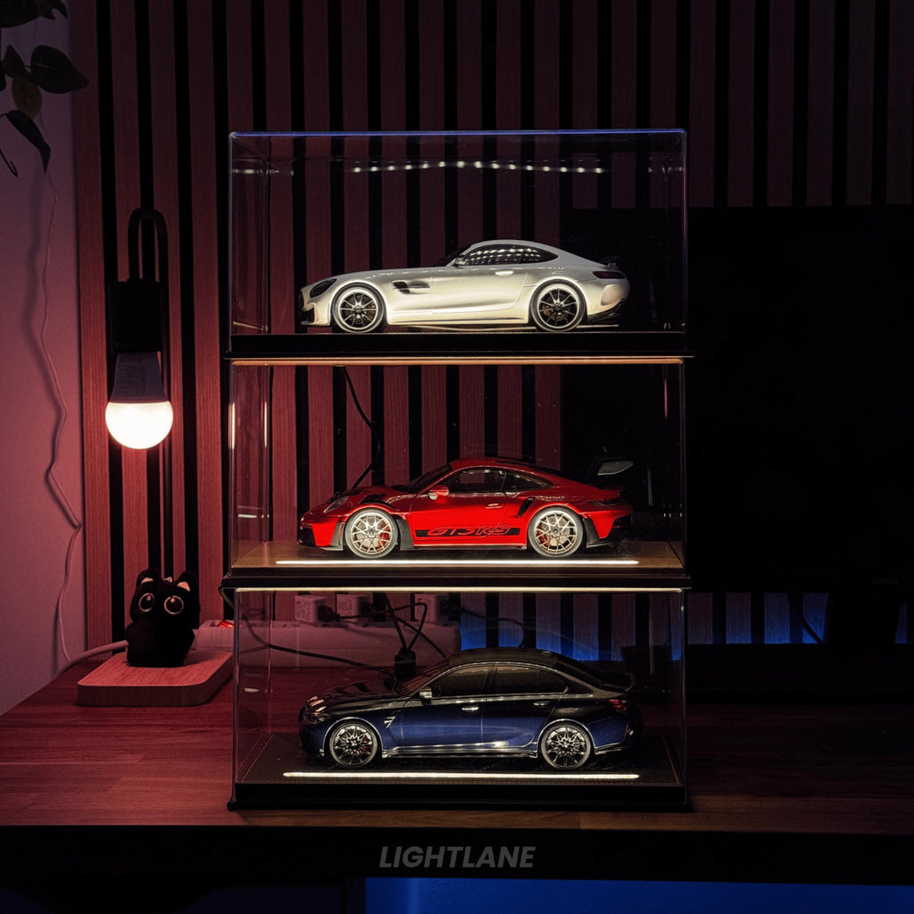 High quality 1:18 acrylic showcase with wooden base plate and LED lights
