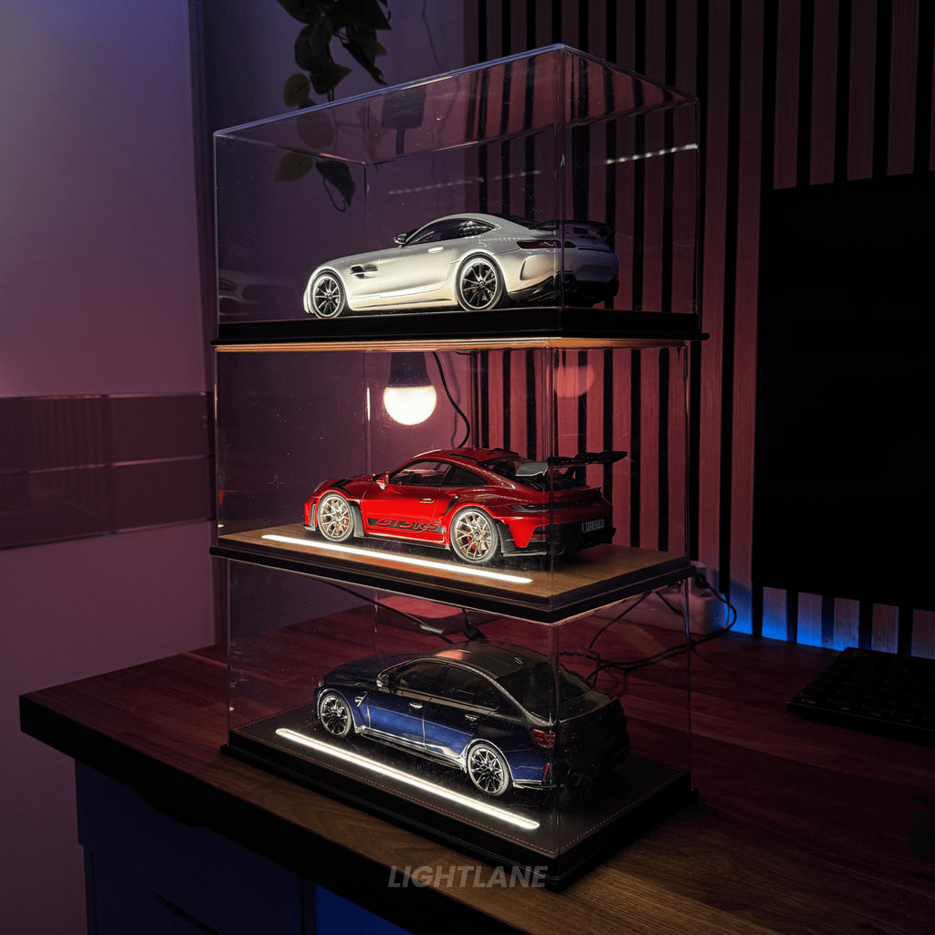 High quality 1:18 acrylic showcase with wooden base plate and LED lights