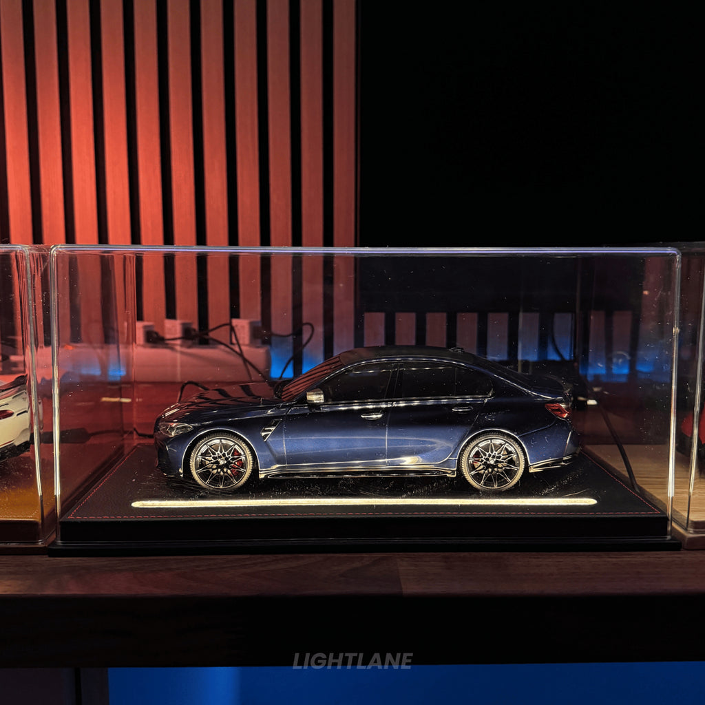 High quality 1:18 acrylic showcase with wooden base plate and LED lights